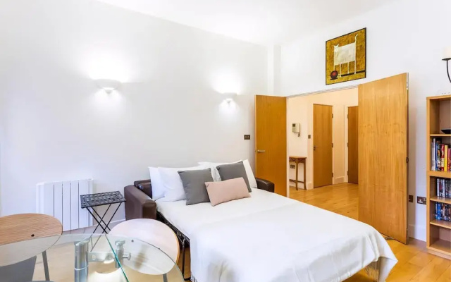 Bright & Comfortable Angel Apartment