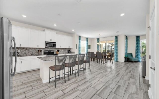 4710kings 6 Bedroom Villa by RedAwning