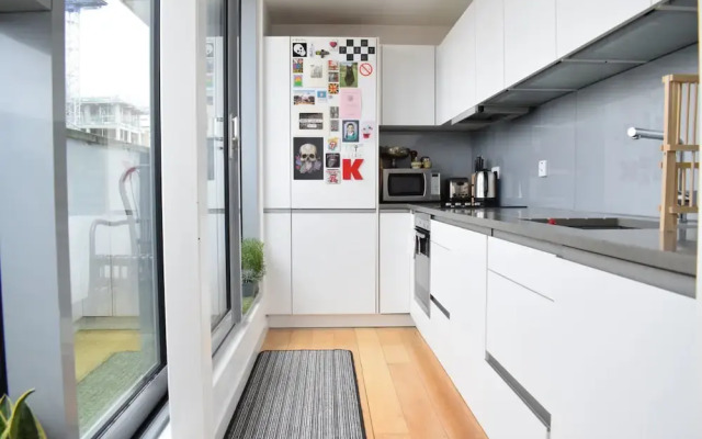 Bright 1 Bedroom Flat in Limehouse