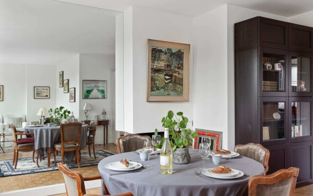 Exquisite Apartment for 4 - Live Like a Parisian