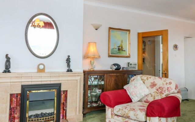 Bay View Apartment