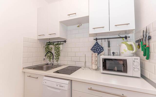 Beautiful Apartment in Brodarica With Wifi and 1 Bedrooms