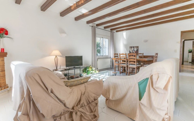 Sun-kissed Villa in L'escala With Swimming Pool