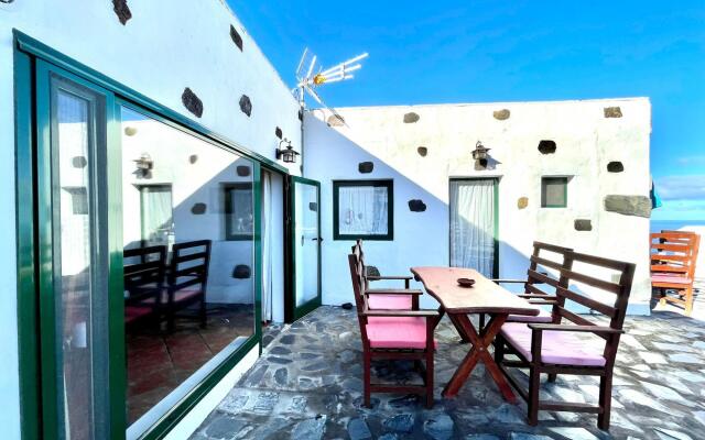 Apartment in rural house with Wifi and ocean view