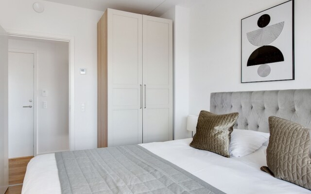 Sanders Arena - Chic 3-bdr Apt Close to Metro