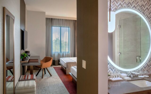 THesis Hotel Miami Coral Gables, Curio Collection by Hilton