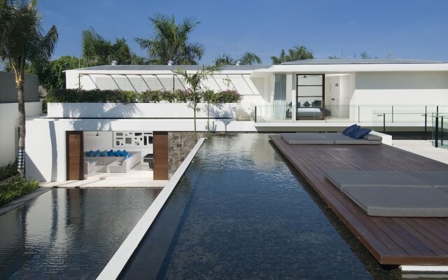 Villa Aqua