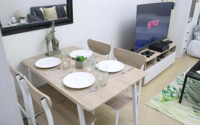 Huge A2J Executive Luxury 1BR Suite Near ABS CBN