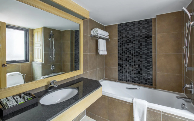 Nora Lakeview Hotel