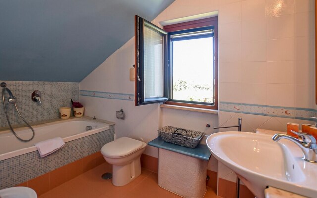 Nice Home in Santa Maria di Castell With 3 Bedrooms and Wifi
