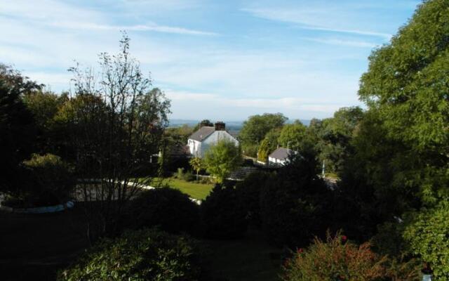 The Manor Hotel & Restaurant