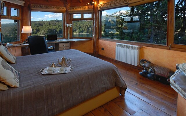Magnificent Home with Lake Vistas H14