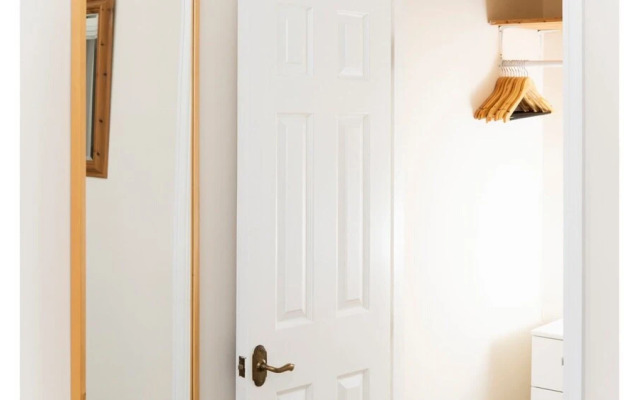 The 2 Bedroom in Collingham rd