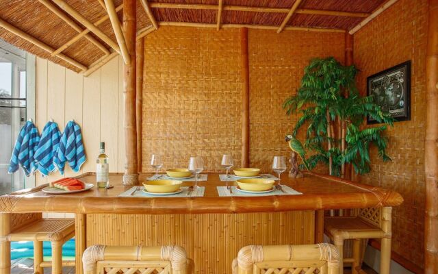 Nokomis Pool Home on the Canal