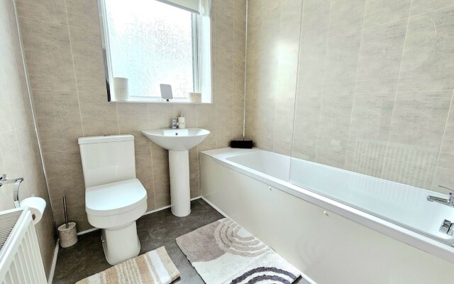 Charming 3-Bed Oasis-free parking