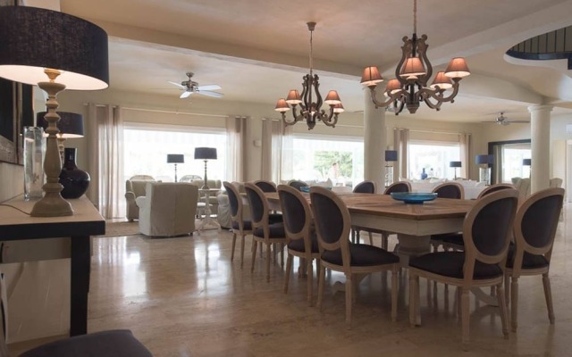 7 Bedrooms Luxury Colonial Villa Complete New 2017