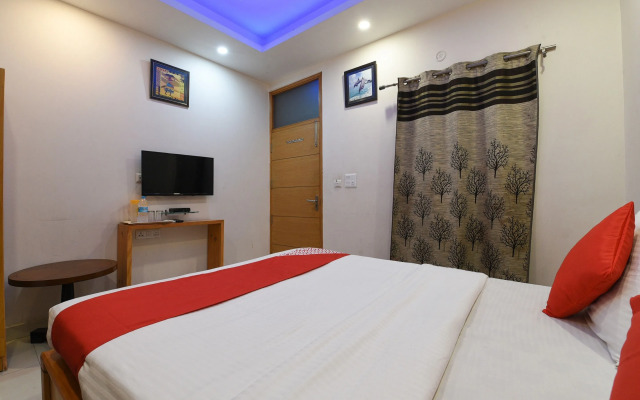 Capital O 16970 Hotel Mahal