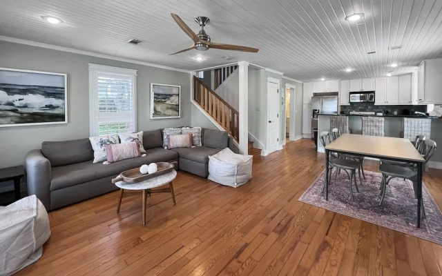 Sandy Toes 2 Bedroom Home by RedAwning