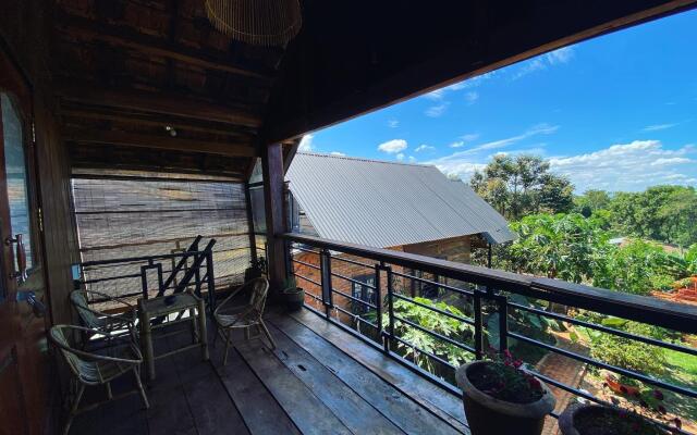 Queeny’s Farmstay Wooden House