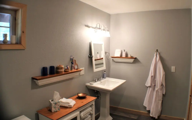 River Road Venue & Lodging