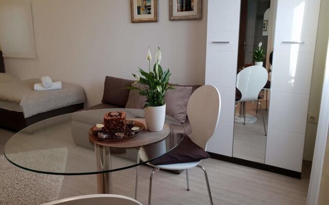 Apartments & Rooms Petra