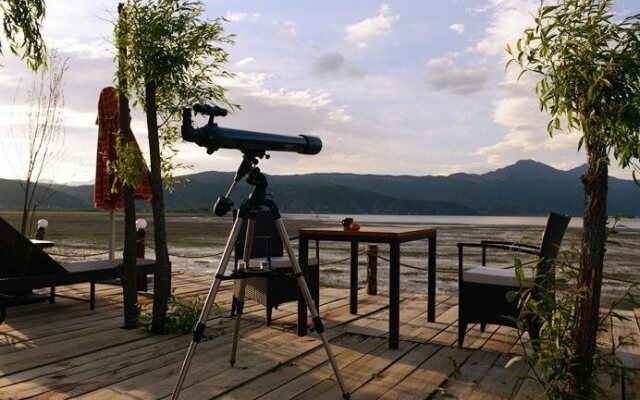 Lijiang Scenery Retreats Lake Front Villa Resort