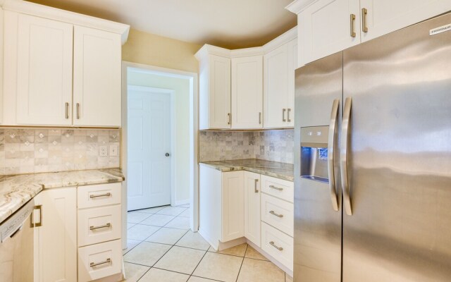 Bradenton Rental w/ Fenced Yard, Covered Patio!