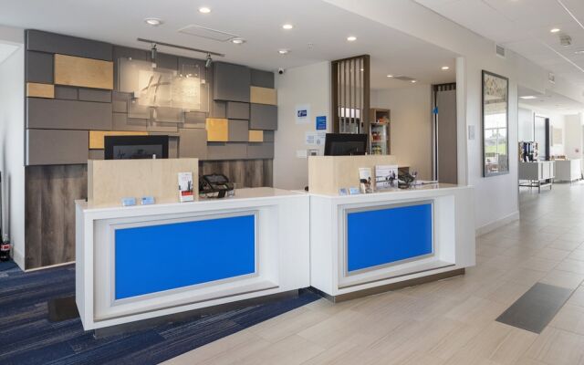 Holiday Inn Express And Suites Bourbonnais East - Bradley, an IHG Hotel