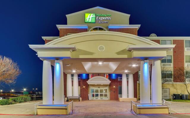 Holiday Inn Express & Suites Lake Worth, an IHG Hotel