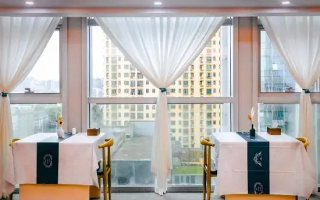 Human Hotel