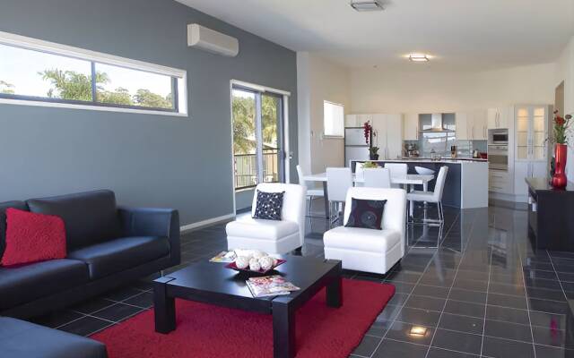 Mollymook Beachfront Executive Apartment