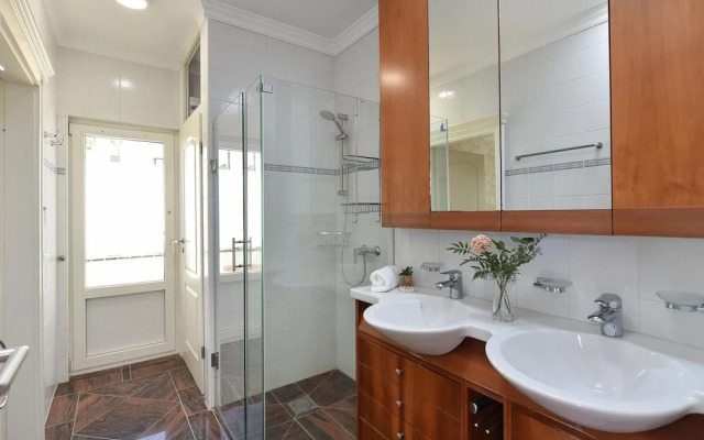 Belvilla by OYO Villa Doramas 12 pax