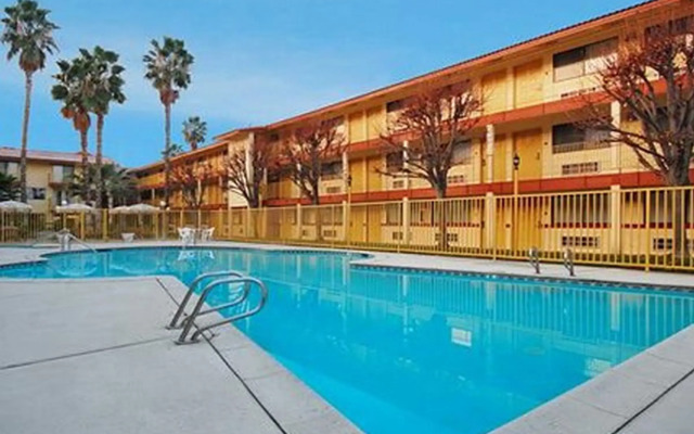 Quality Inn & Suites Bakersfield