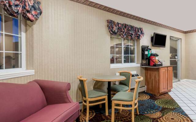 Howard Johnson by Wyndham Lenox