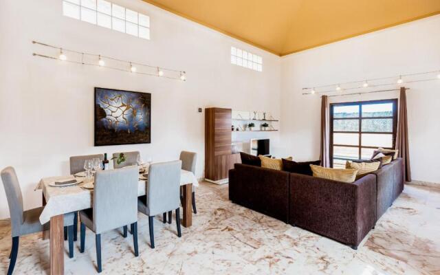 HolidayVilla Serenity with Pool & BBQ by HolidaysHome