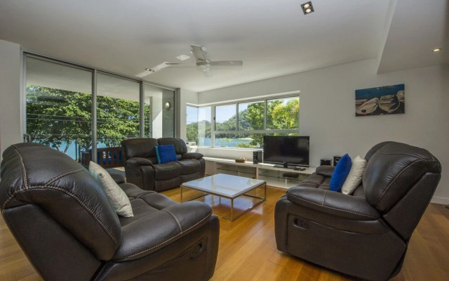 Maggies Beachfront Apt. 10