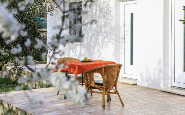 Bungalow In Sumartin, With Garden, Near The Sea