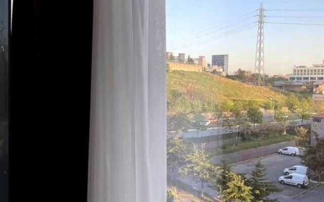 Spacious New 2 1 Apartment-near Mall of Istanbul