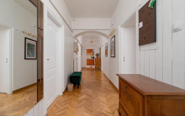 Retro Apartment Cracow Center by Renters