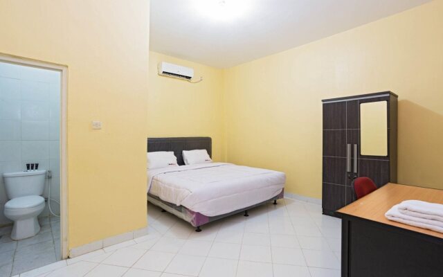 RedDoorz Plus near Halim Perdanakusuma 2