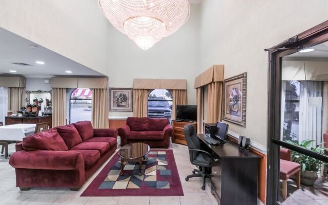 Days Inn & Suites Winnie