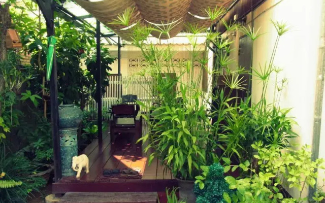 Green days Cafe & Guest house