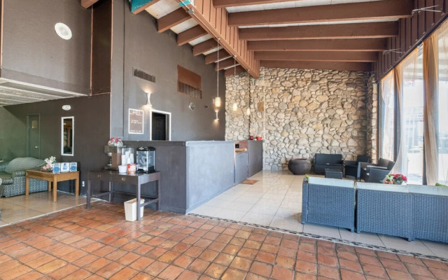 Hotel O Bay City, TX-35