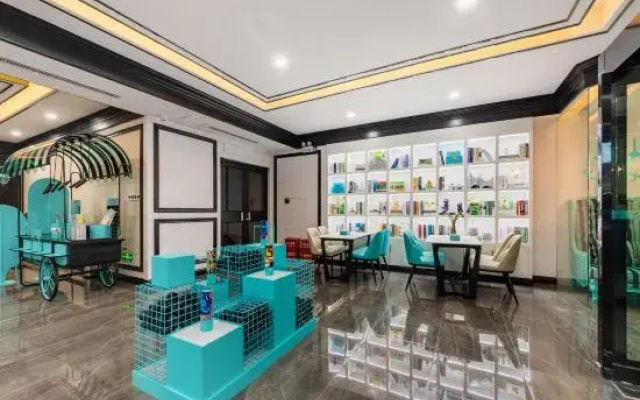 Xana Hotelle Hotel (Shijiazhuang Railway Station East Square Subway Station)