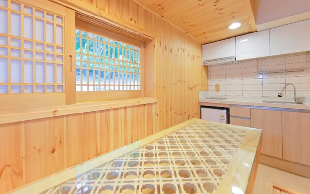Pocheon CHW Hanok Pension
