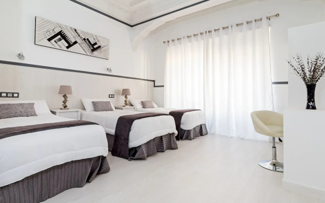 Hostal Gran Via 63 Rooms