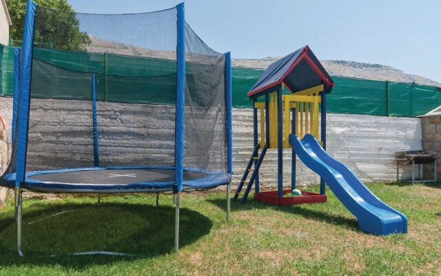 Nice Home in Srinjine With Wifi and 3 Bedrooms