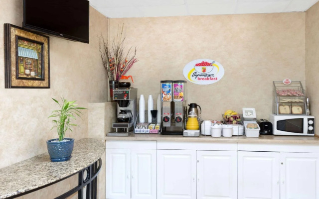 Super 8 by Wyndham Algona