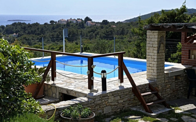 Toni - With Pool and View - A2