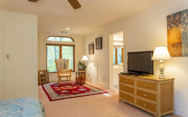 Luxury Wintergreen Near Golf Course Pool Access